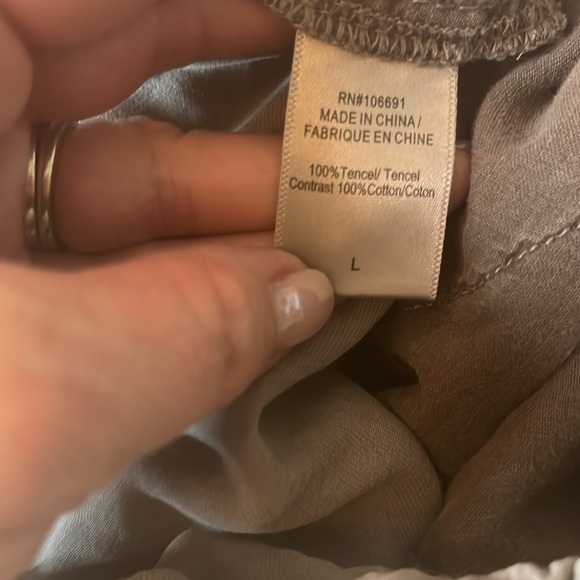 On The Road women’s khaki / Gray Joggers size large - preowned - Picture 9 of 9